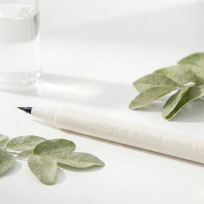 אייליינר טוש נוזלי עמיד במיוחד - מאלו ווילז