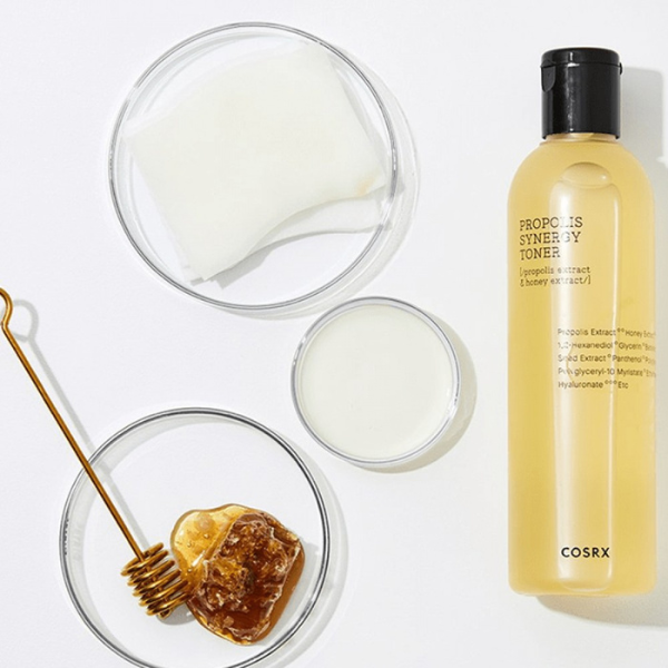 קוסרקס מי פנים פרופוליס מעניק לחות לפנים