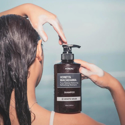שמפו ללא מלחים 'דבש ומקדמיה' לאיזון וטיהור שיער שומני 500 מ"ל | KUNDAL