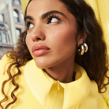 מסקרה 'קולוסאל באבל' למראה ריסים מלאי נפח | Maybelline