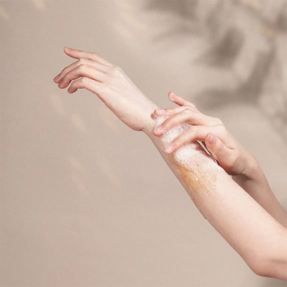 ג'ל רחצה פילינג מועשר במים טרמליים בניחוח 'קוזי דרג'ילינג' 500 מ"ל | KUNDAL