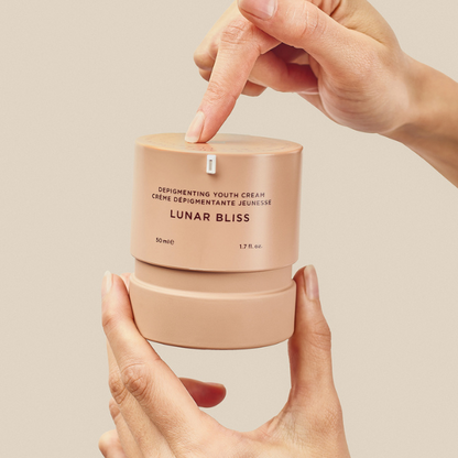 קרם 'LUNAR BLISS' להבהרת פיגמנטציה והצערת עור הפנים 50 מ"ל | ICONIX