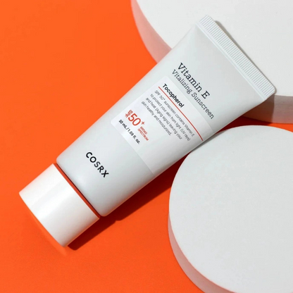 קרם הגנה ויטמין E בעל SPF50+ שאינו משאיר סימנים לבנים על עור הפנים 50 מ"ל | COSRX