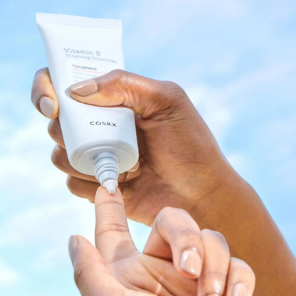 קרם הגנה ויטמין E בעל SPF50+ שאינו משאיר סימנים לבנים על עור הפנים 50 מ"ל | COSRX