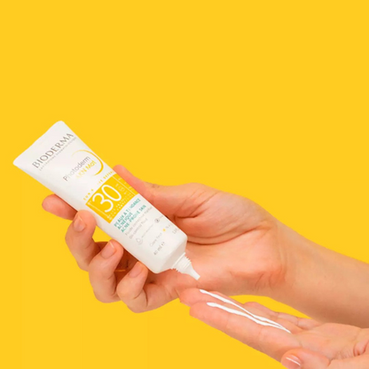 קרם הגנה SPF30 לעור הנוטה לאקנה ופצעונים בעור הפנים מסדרת 'פוטודרם' 40 מ"ל | Bioderma