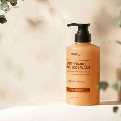 ג'ל רחצה פילינג מועשר במים טרמליים בניחוח 'קוזי דרג'ילינג' 500 מ"ל | KUNDAL