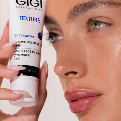 קרם לחות עם גוון בעל SPF30 המעניק גוון אחיד לעור הפנים מסדרת 'טקסטור' 50 מ"ל | Gigi