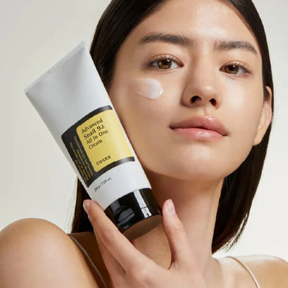 קרם חלזונות '92 אול אין וואן' המעניק מראה עור בריא וזוהר לעור פנים יבש 50 גרם | COSRX