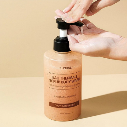 ג'ל רחצה פילינג מועשר במים טרמליים בניחוח 'קוזי דרג'ילינג' 500 מ"ל | KUNDAL