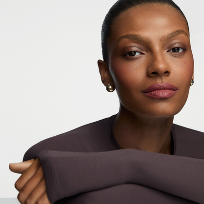 תוחם שפתיים עמיד ופיגמנטי בעל מרקם קרמי ורך - אינגלוט