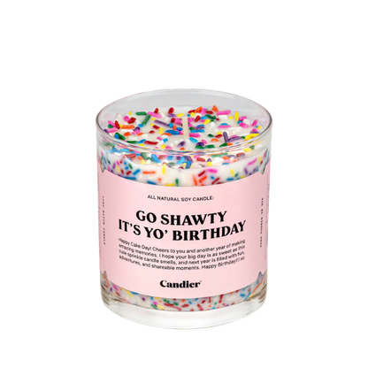 נר סויה 'GO SHAWTY IT'S YO' BIRTHDAY' בעיצוב עוגת יום הולדת 255 גרם - Candier