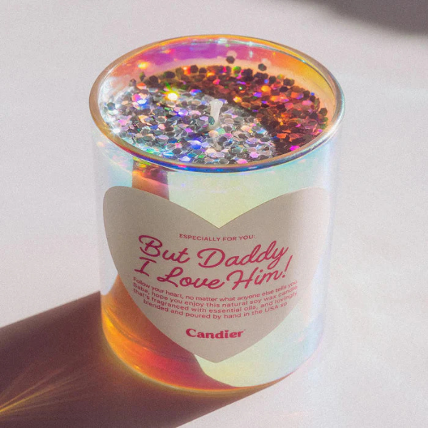 נר סויה 'But Daddy I Love Him!' בעיצוב נצנצים כסופים 255 גרם - Candier